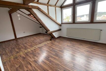 Großzügige 4 Zimmer DG-Wohnung mit EBK und Balkon 4 zimmer