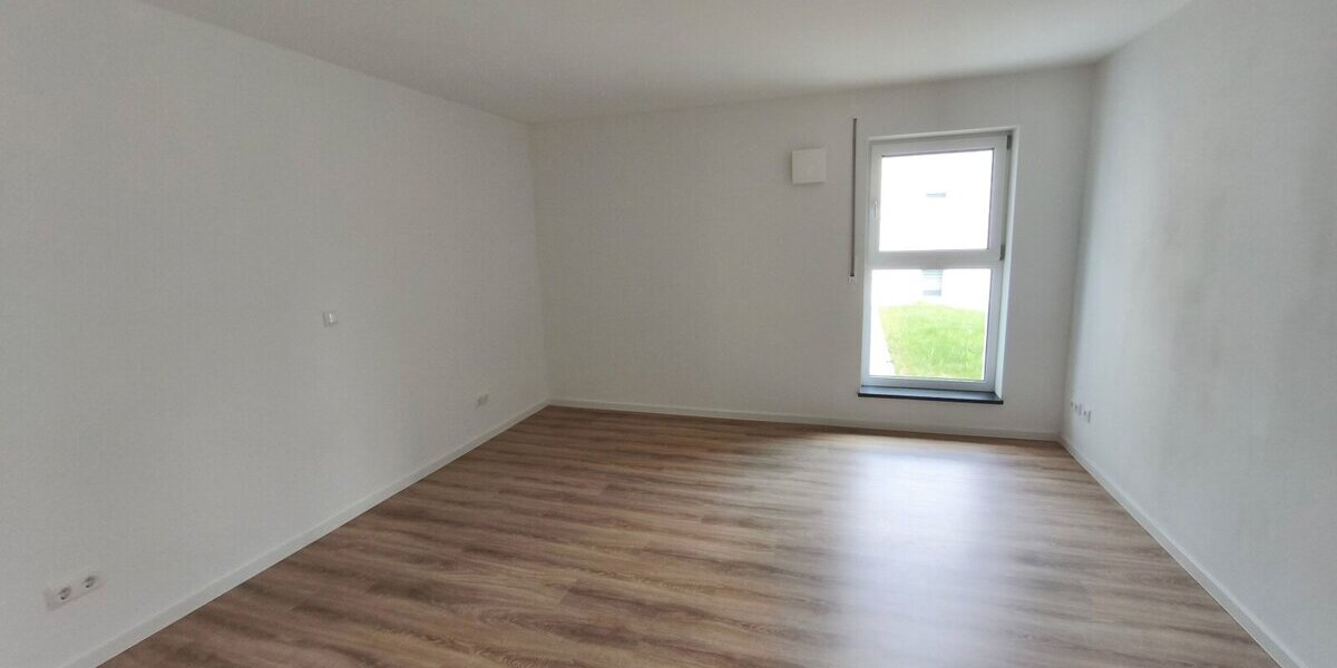 Wohnen wie im eigenen Haus! großzügige WFL mit 114 m² moderner Grundriss Energiesparhaus Erdgeschoss mit Terrasse und Garten ab 01.06.2026 - Erdgeschoßwohnung Kemnath Beste Lage | Angebot:26490228