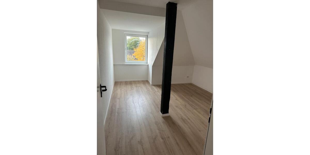 Dachgeschoßwohnung Walsrode - 5 Zimmer, 150 m&sup2;, 1.200&euro; | Angebot:26343108