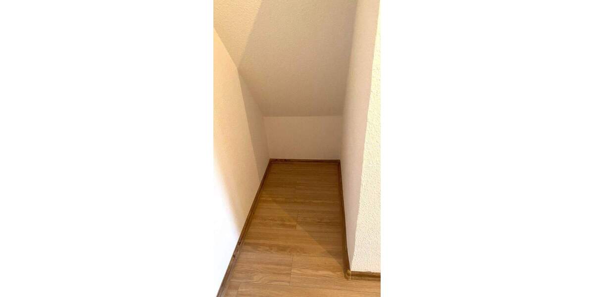 Etagenwohnung Flöha - 2 Zimmer, 67 m&sup2;, 350&euro; | Angebot:25707472