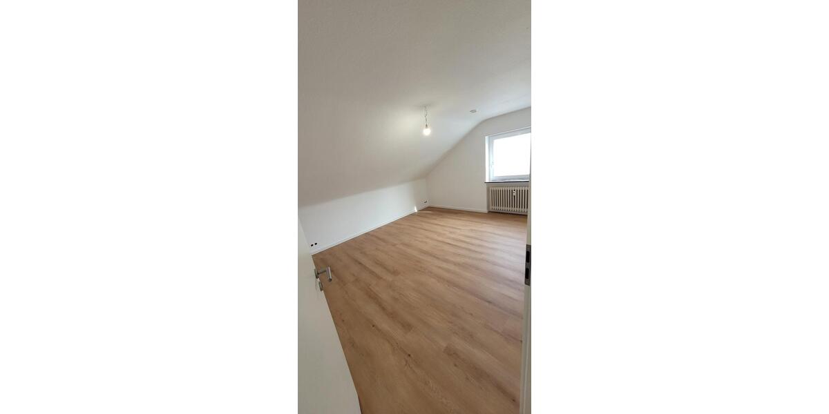 Dachgeschoßwohnung Walzbachtal - 4 Zimmer, 81 m&sup2;, 950&euro; | Angebot:25231301