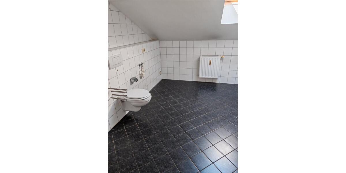 Dachgeschoßwohnung Falkenberg - 4 Zimmer, 120 m&sup2;, 740&euro; | Angebot:26337901