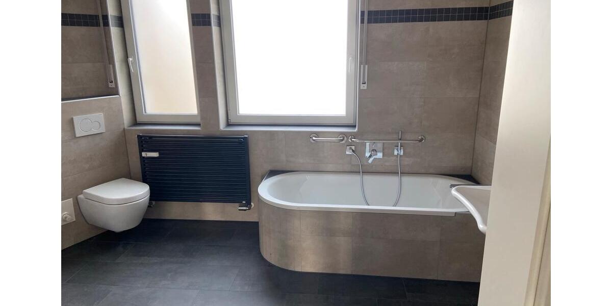 Etagenwohnung Schwandorf - 5 Zimmer, 130 m&sup2;, 1.320&euro; | Angebot:25296135