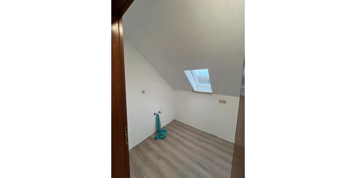 Dachgeschoßwohnung Dörentrup - 2.5 Zimmer, 68 m&sup2;, 460&euro; | Angebot:25054979