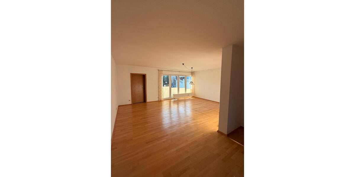 Doppelhaushälfte Bad Hersfeld - 7 Zimmer, 164 m&sup2;, 1.629&euro; | Angebot:25886917