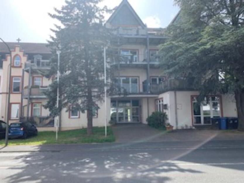 Hillesheim: Gemütliche Dachgeschoßwohnung mit Balkon
