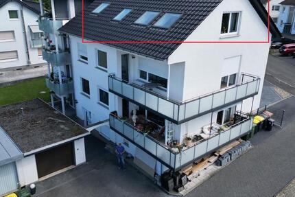 3-Zimmer Dachgeschosswohnung in Lohfelden zimmer