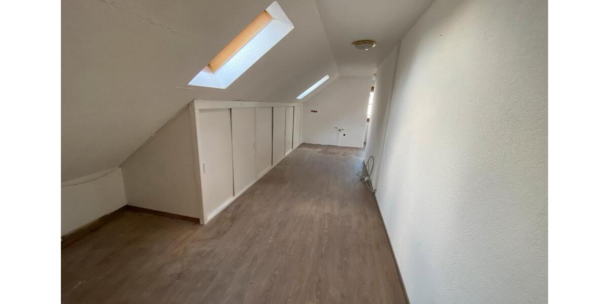 Dachgeschoßwohnung Gunzenhausen - 2 Zimmer, 60 m&sup2;, 600&euro; | Angebot:25995146