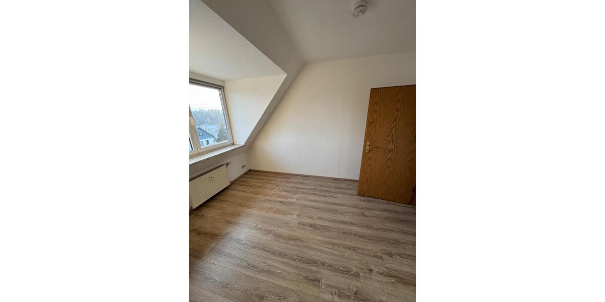 Dachgeschoßwohnung Hohenstein-Ernstthal Ernstthal - 2 Zimmer, 58 m&sup2;, 350&euro; | Angebot:24688349