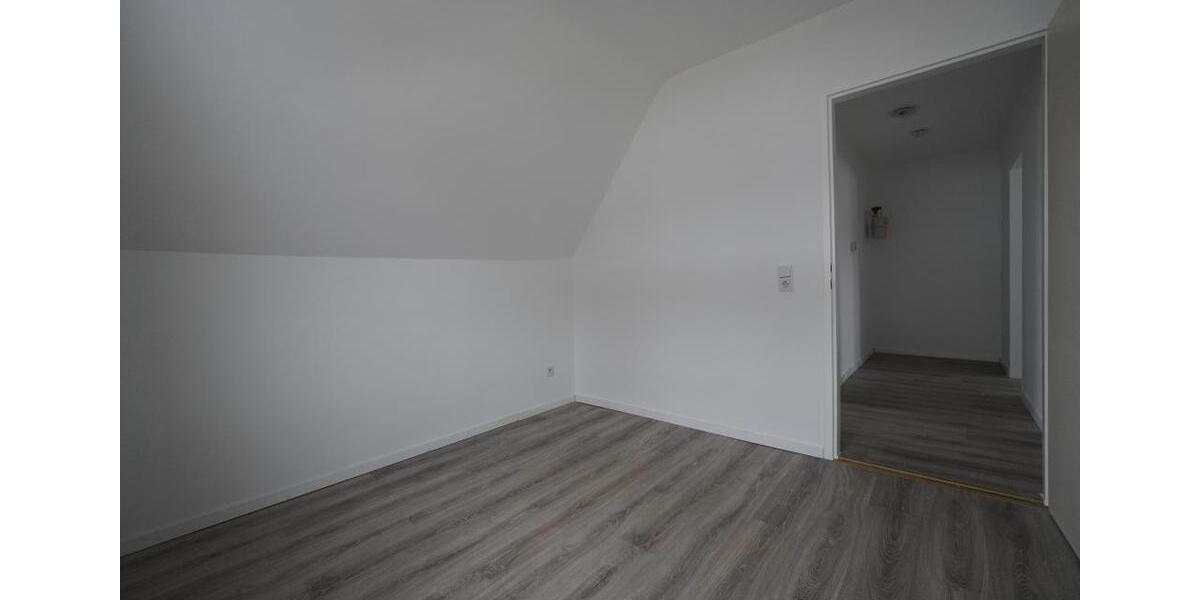 Dachgeschoßwohnung Bebra - 3 Zimmer, 93 m&sup2;, 580&euro; | Angebot:24682533