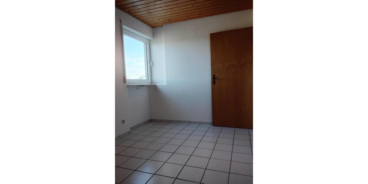 Dachgeschoßwohnung Baienfurt - 3 Zimmer, 75 m&sup2;, 1.270&euro; | Angebot:25300082