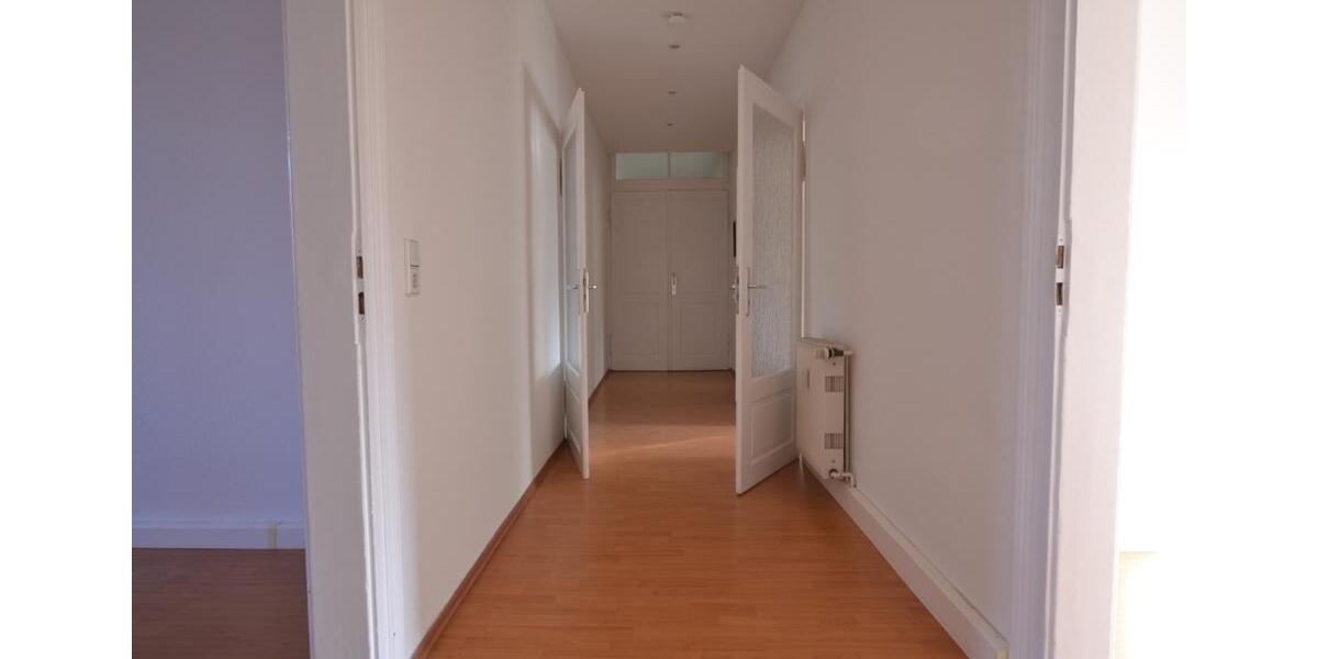 Sparen Sie sich glücklich mit uns! 3-Raumwohnung mit Einbauküche , Wannenbad & Laminat 3 zimmer