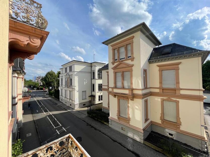 Elegante, hochwertig sanierte 4 Zimmer AltbauWohnung in top Lage
