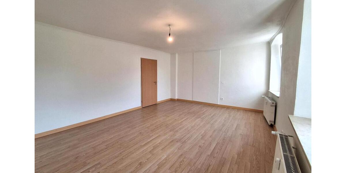 Etagenwohnung Neustadt an der Waldnaab - 5 Zimmer, 110 m&sup2;, 1.200&euro; | Angebot:26253658