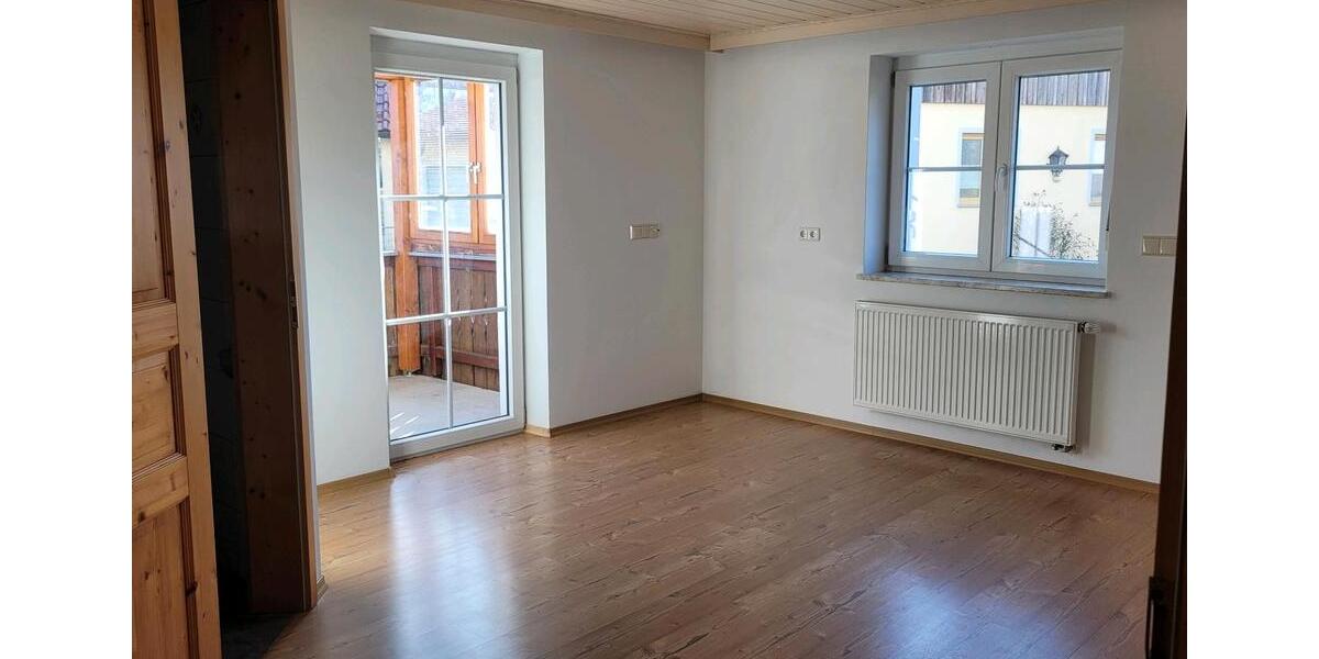 Erdgeschoßwohnung Miltach - 5 Zimmer, 150 m&sup2;, 1.000&euro; | Angebot:25332270
