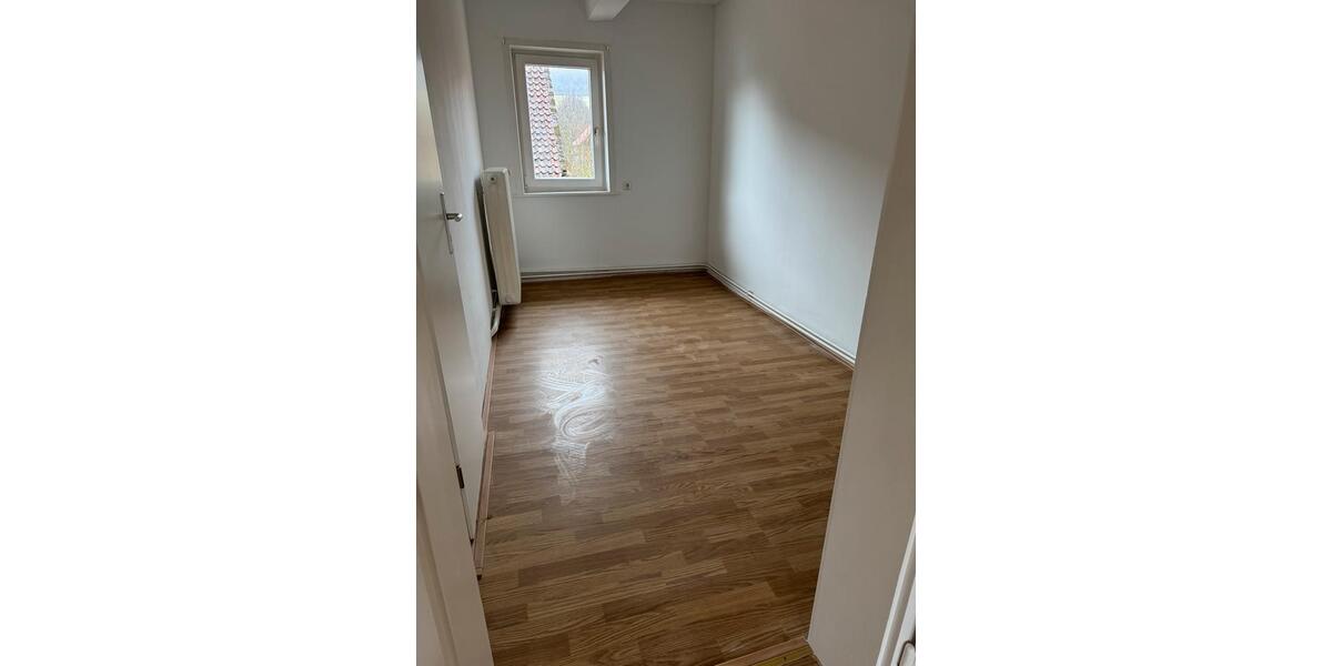 Etagenwohnung Delligsen - 4 Zimmer, 100 m&sup2;, 720&euro; | Angebot:26443669