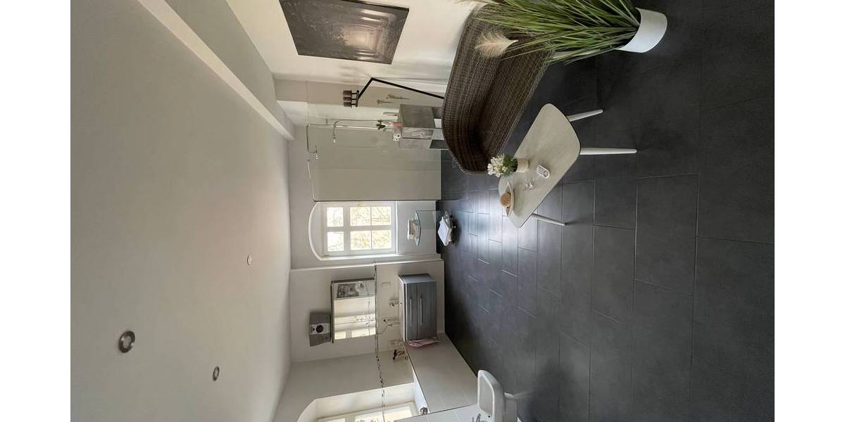 Etagenwohnung Radebeul Oberlößnitz - 3 Zimmer, 151 m&sup2;, 1.850&euro; | Angebot:22340032