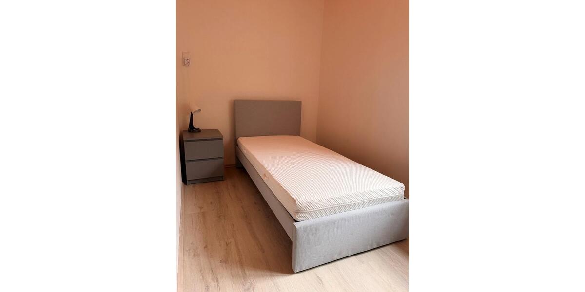 Wohnen auf Zeit Sennfeld - 4 Zimmer, 15 m&sup2;, 490&euro; | Angebot:25986159