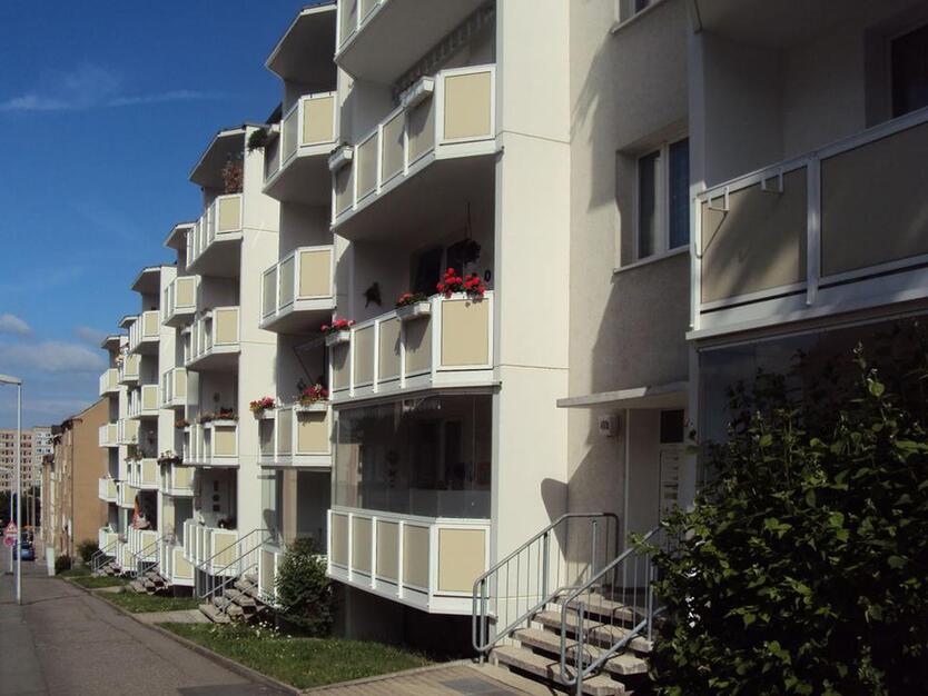 Tolle 2-Raum-Wohnung mit Badewanne u. großem Balkon zimmer