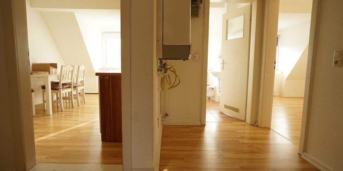 Gemütliche Dachwohnung in der Südstadt sucht neue Bewohner 3 zimmer