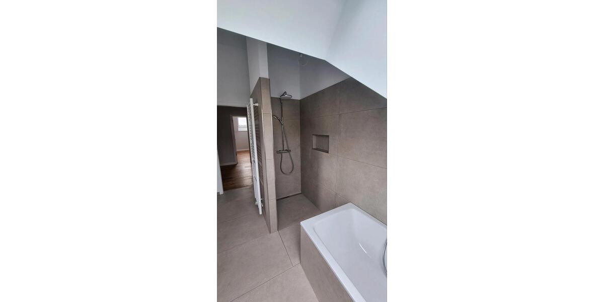 Dachgeschoßwohnung Schlüchtern - 3 Zimmer, 86 m&sup2;, 1.210&euro; | Angebot:24685586