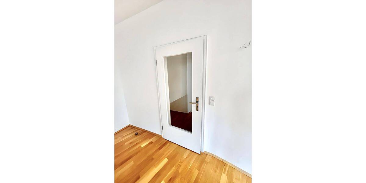 Etagenwohnung Ratingen Zentrum - 3 Zimmer, 95 m&sup2;, 1.300&euro; | Angebot:26825337