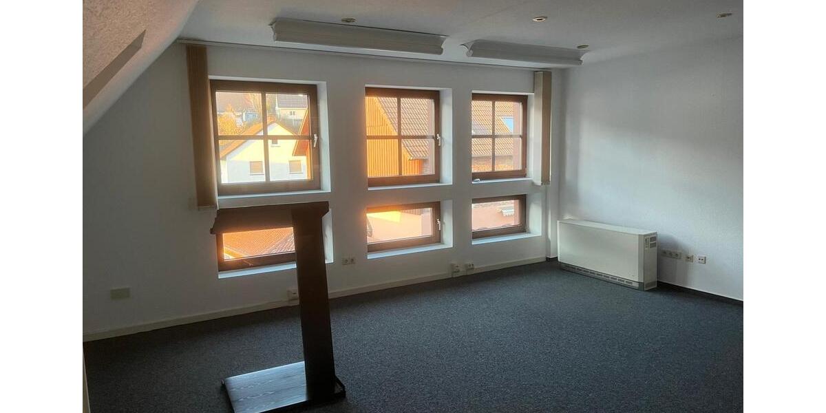 Wohnen auf Zeit Altenbeken - 9 Zimmer, 280 m&sup2;, 150&euro; | Angebot:25408573