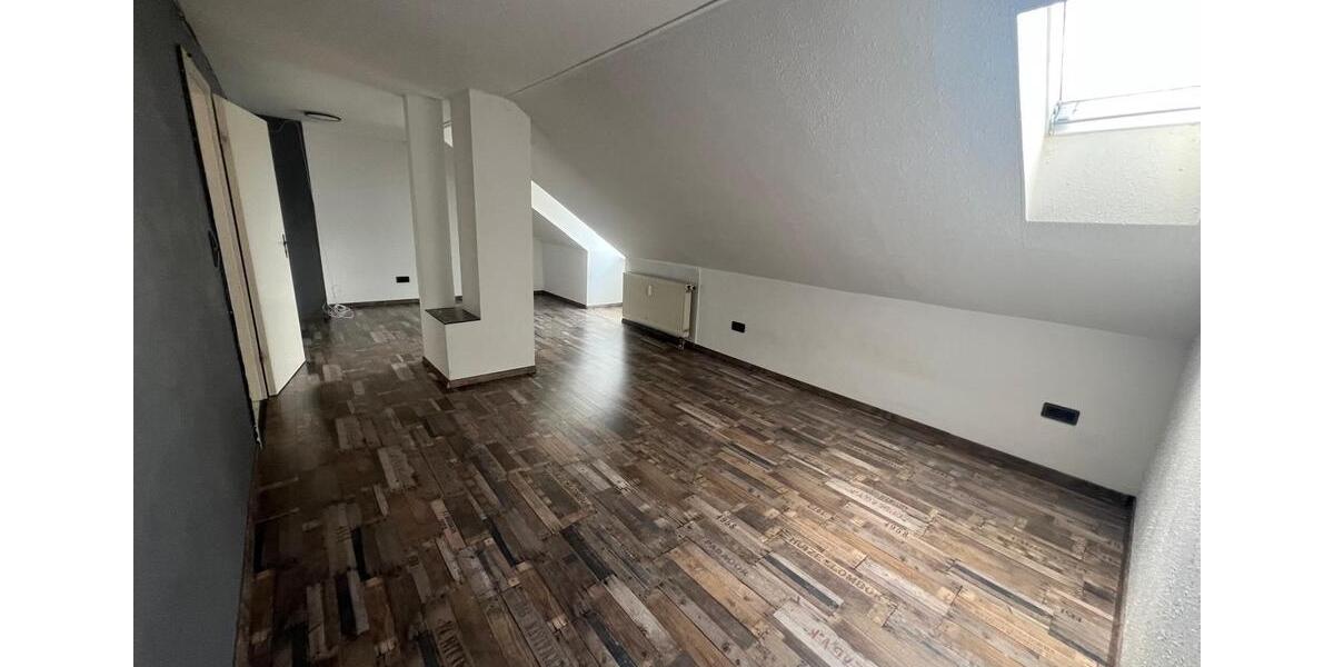 Etagenwohnung Friedberg (Hessen) - 4 Zimmer, 120 m&sup2;, 1.250&euro; | Angebot:26550222
