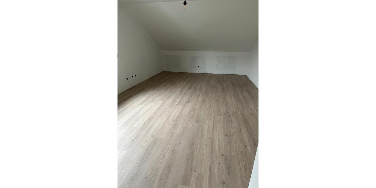 Dachgeschoßwohnung Wettenberg - 2.5 Zimmer, 80 m&sup2;, 850&euro; | Angebot:26636086