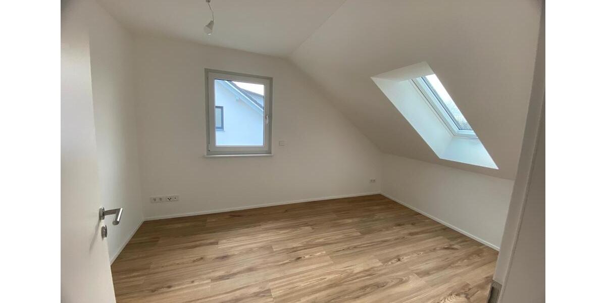 Dachgeschoßwohnung Rheinau - 3 Zimmer, 70 m&sup2;, 1.240&euro; | Angebot:25987955