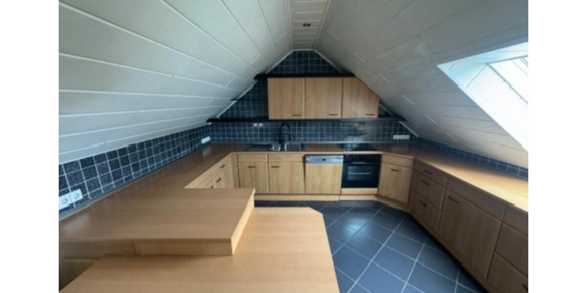 Dachgeschoßwohnung Delbrück - 5 Zimmer, 160 m&sup2;, 1.400&euro; | Angebot:24751079