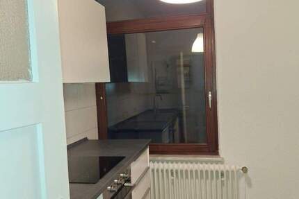 Frisch renoviert... 2 ZKDB in der Wittekindstr.10 in Geestemünde zu vermieten mit EBK 2 zimmer