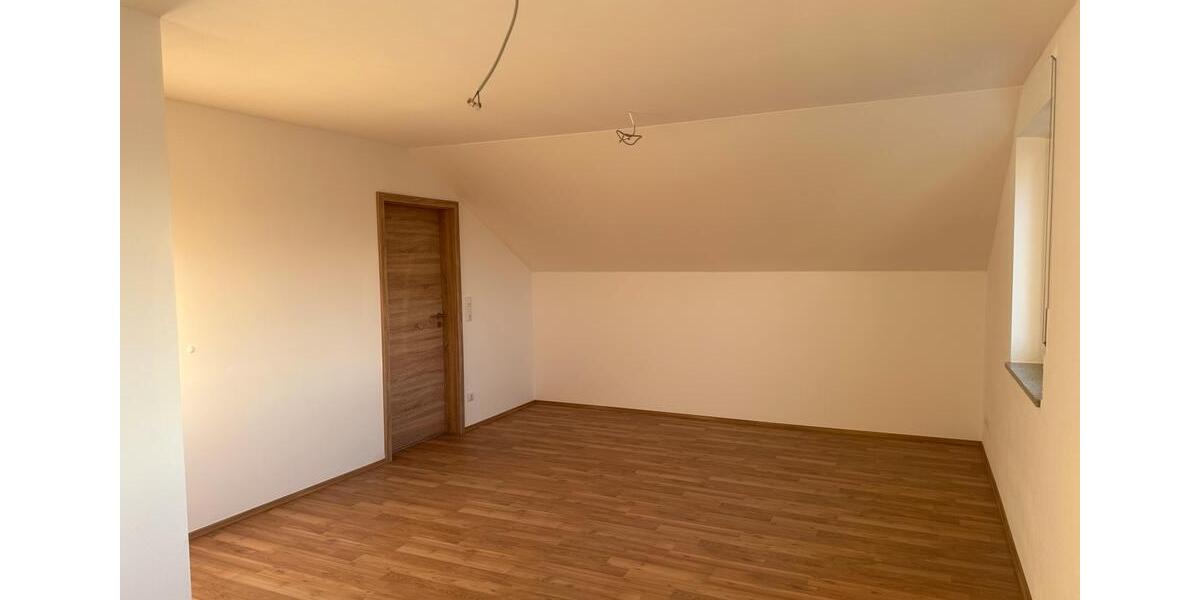 Doppelhaushälfte Osterhofen - 6 Zimmer, 175 m&sup2;, 1.350&euro; | Angebot:26399730