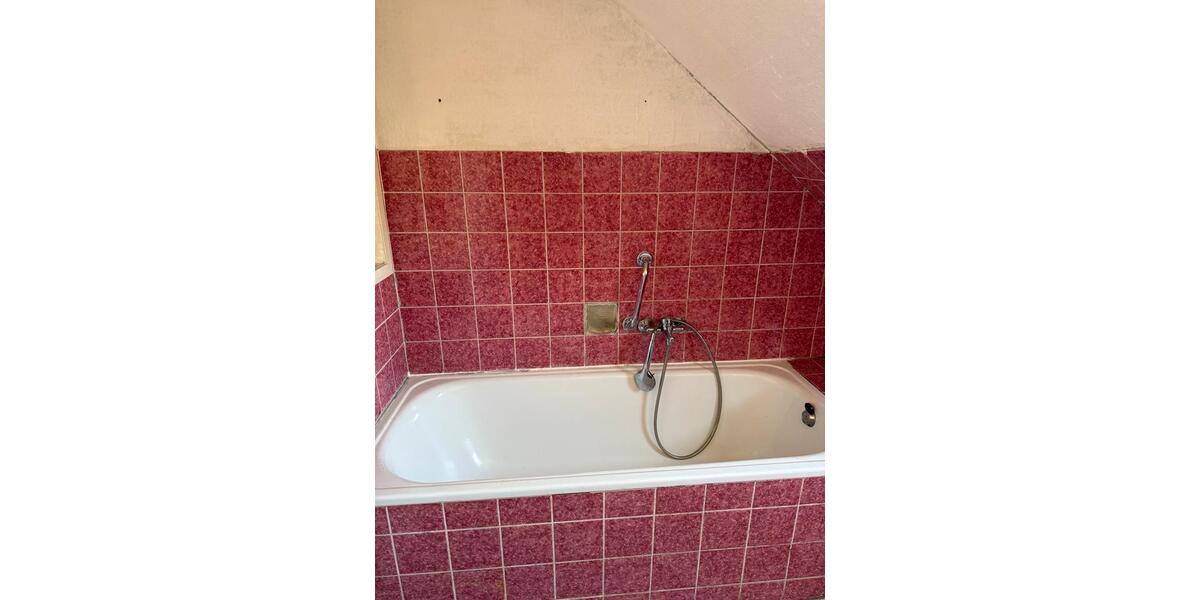 Dachgeschoßwohnung Gelsenkirchen Gelsenkirchen-Nord - 2 Zimmer, 77 m&sup2;, 450&euro; | Angebot:26005024