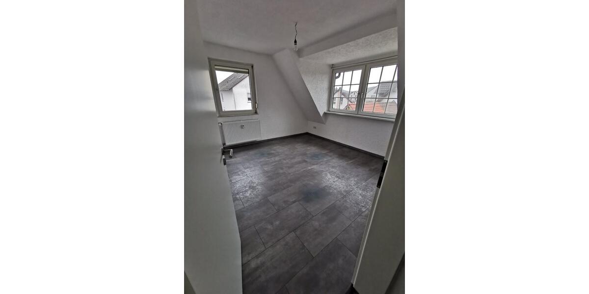 Dachgeschoßwohnung Elsenfeld - 4.5 Zimmer, 110 m&sup2;, 1.200&euro; | Angebot:24706574