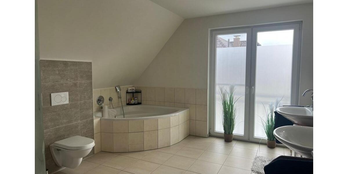 Villa Nienburg (Weser) - 7 Zimmer, 210 m&sup2;, 2.500&euro; | Angebot:25809946