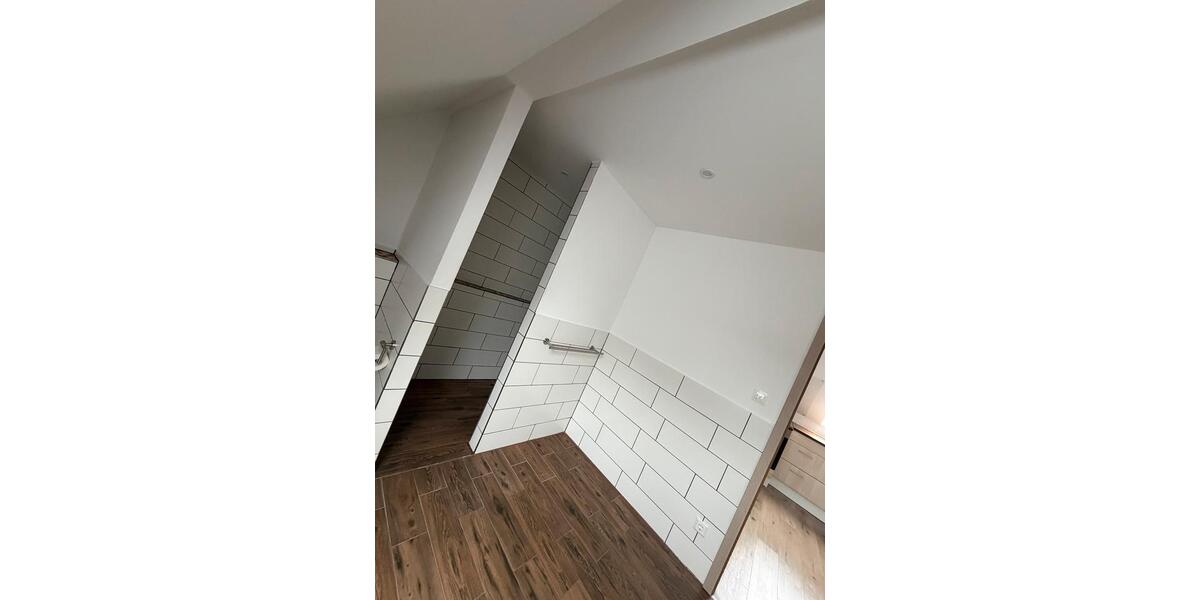 Dachgeschoßwohnung Stapel - 3 Zimmer, 80 m&sup2;, 1.000&euro; | Angebot:24818586