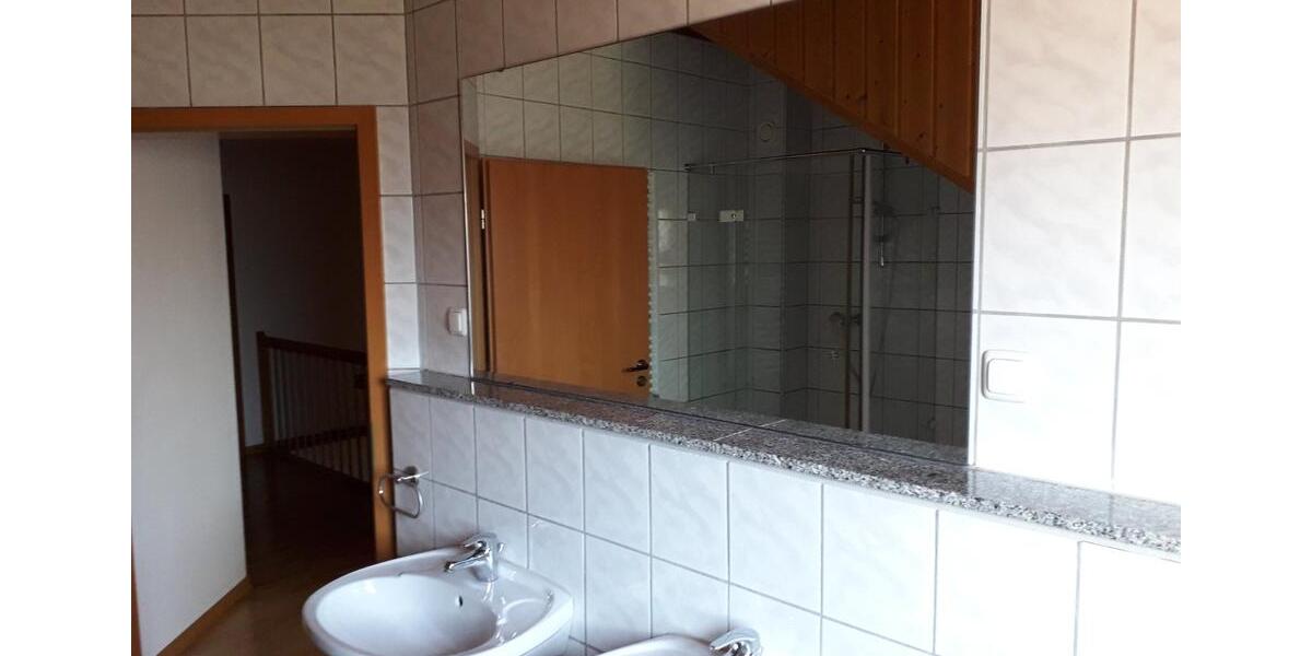 Doppelhaushälfte Wallertheim - 5 Zimmer, 160 m&sup2;, 1.350&euro; | Angebot:21970535