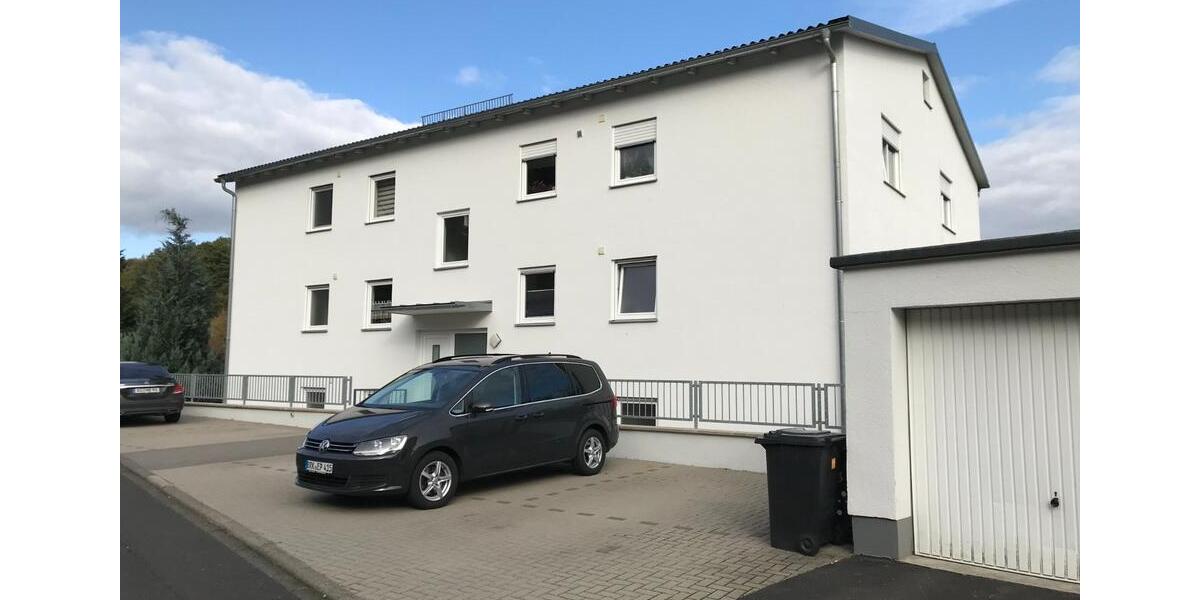 BRK: Wunderschöne Wohnung mit Balkon und Stellplatz 3 zimmer