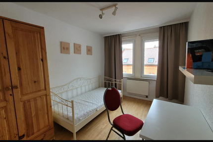 Komplett möbliertes gemütliches Zimmer (14 qm), zentral gelegen, 1 zimmer