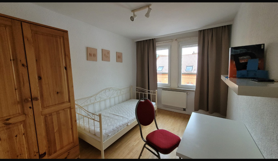 Komplett möbliertes gemütliches Zimmer (14 qm), zentral gelegen, 1 zimmer