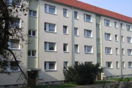 Kleine 4-Zi.-Whg., Balkon, Wannenbad mit Fenster, Laminat