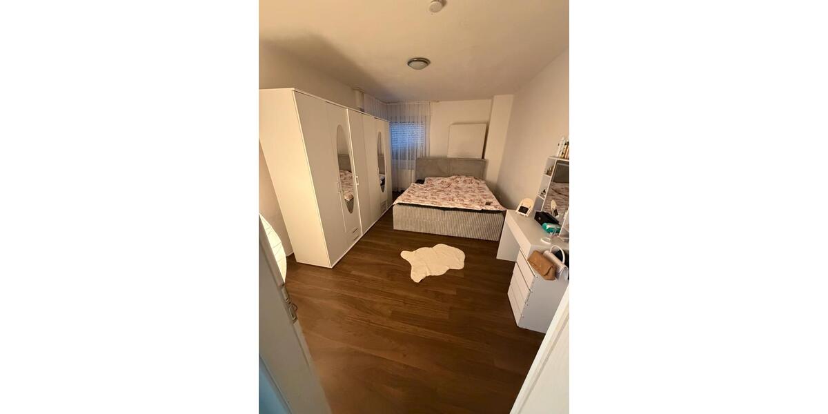 Etagenwohnung Ludwigshafen am Rhein - 3 Zimmer, 95 m&sup2;, 1.300&euro; | Angebot:26562644