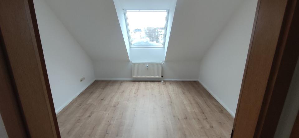 Dachgeschoßwohnung Cottbus - 3 Zimmer, 103 m&sup2;, 1.100&euro; | Angebot:24864999