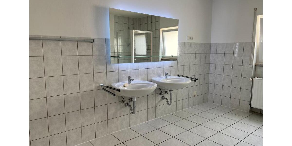 Etagenwohnung Zweibrücken - 4 Zimmer, 125 m&sup2;, 900&euro; | Angebot:25942858