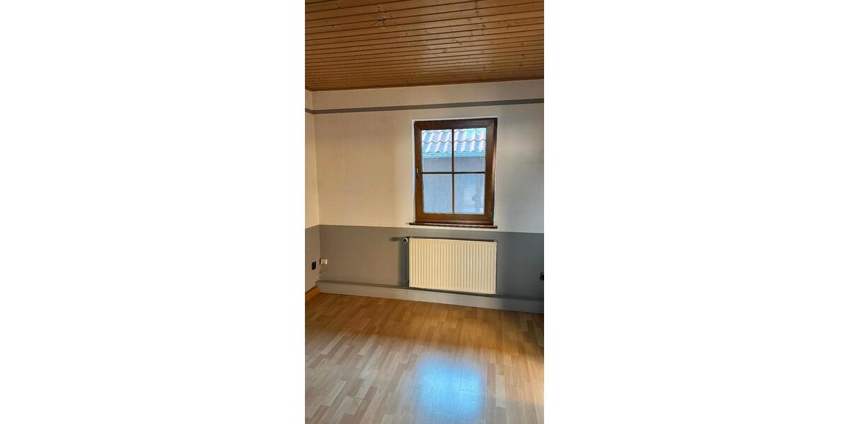 Etagenwohnung Großheirath - 5 Zimmer, 125 m&sup2;, 740&euro; | Angebot:26251085