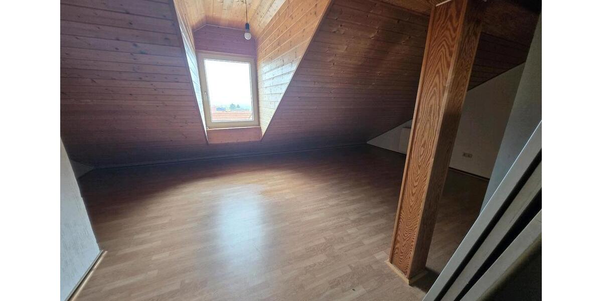 Dachgeschoßwohnung Kindenheim - 3 Zimmer, 85 m&sup2;, 700&euro; | Angebot:25256895