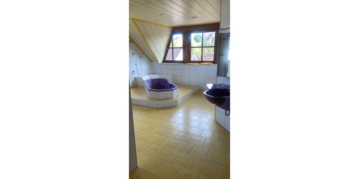 Helle 3 Zimmer DG Wohnung mit Gehobener Ausstattung 3 zimmer