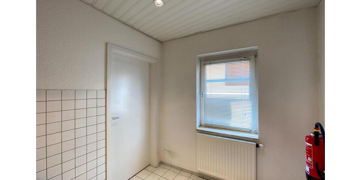 Großzügige Gewerbefläche unweit des historischen Freyburger Marktplatzes! zimmer