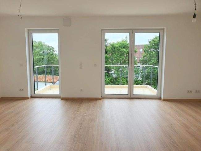 So gut wie neu, hell, hochwertig: tolle 2-Zi-Whg., OG, mit Balkon, etc., sowie Tiefgaragenstellplatz 2 zimmer